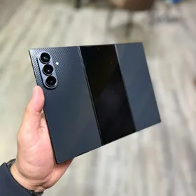 Samsung tri Fold 16/512gb