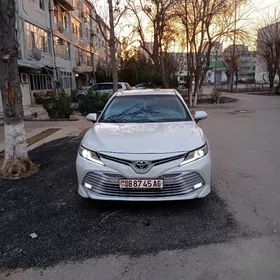 Toyota Camry 2019