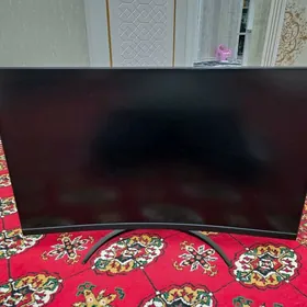 32' AT CURVED 2K, 165HZ