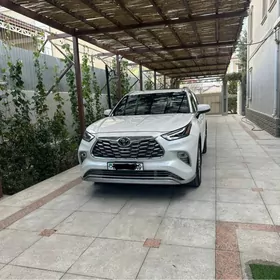 Toyota Highlander 2021