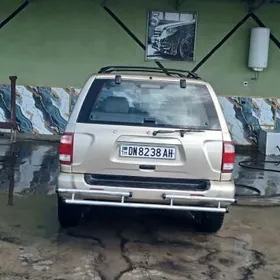 Nissan Pathfinder 2000