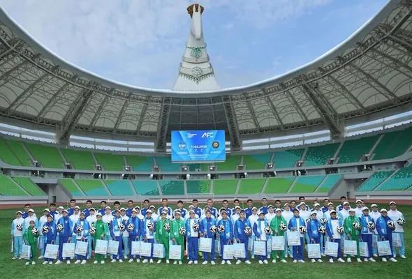 Юные спортсмены посетили Олимпийский стадион перед матчем «Аркадаг»–«Аль-Наср»