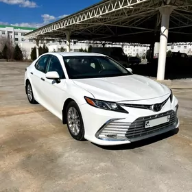 Toyota Camry 2021