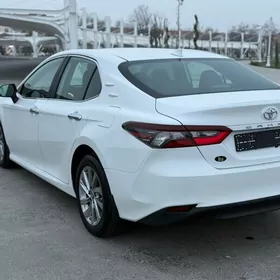 Toyota Camry 2022