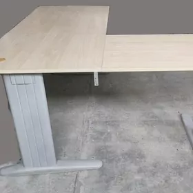 стол офисный с приставкой и тумбочкой(4комплекта)