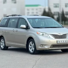Toyota Sienna 2016