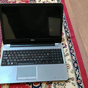 Noutbuk DELL
