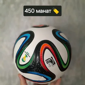 Новый футбольный мяч