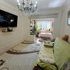 10 мкр . 3 комнатная