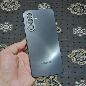 Samsung A17. 8/128. wetnam