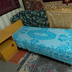 кровити с тумбочками