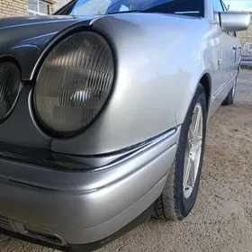 Mercedes-Benz E320 1996
