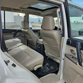 Mitsubishi Pajero 2014