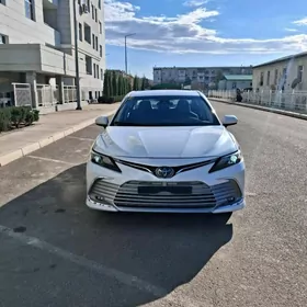Toyota Camry 2021