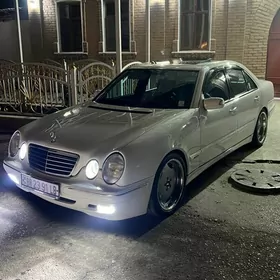 Mercedes-Benz E320 2002