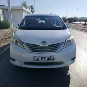 Toyota Sienna 2012