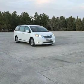Toyota Sienna 2010