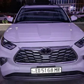 Toyota Highlander 2022