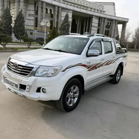 Toyota Hilux 2013