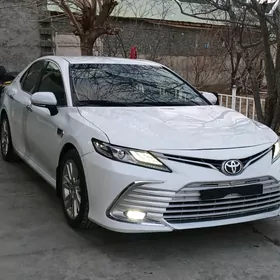 Toyota Camry 2021