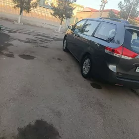 Toyota Sienna 2010