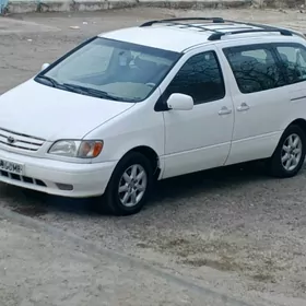 Toyota Sienna 2002