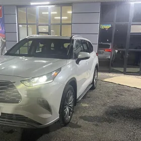 Toyota Highlander 2021