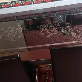 стол в очень хорошем состоянии