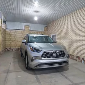 Toyota Highlander 2022