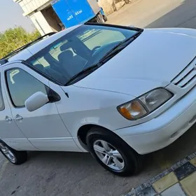 Toyota Sienna 1999