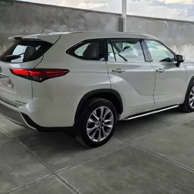 Toyota Highlander 2021