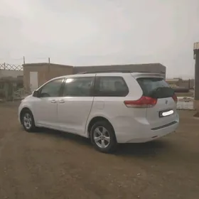 Toyota Sienna 2011