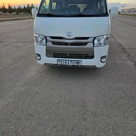 Toyota Hiace 2012