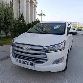 Toyota Innova 2021