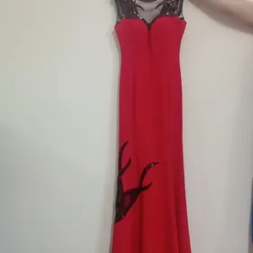 Платья вечерние