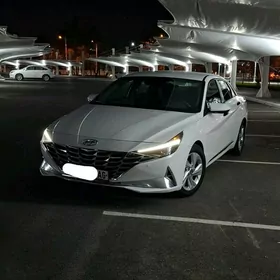 Hyundai Elantra 2022