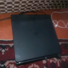 PLAYSTATION 4 SLIM