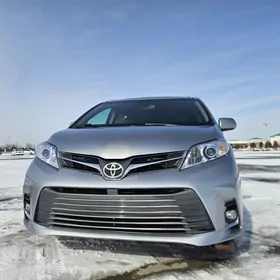 Toyota Sienna 2016