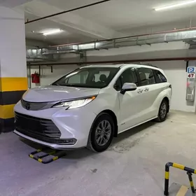 Toyota Sienna 2021