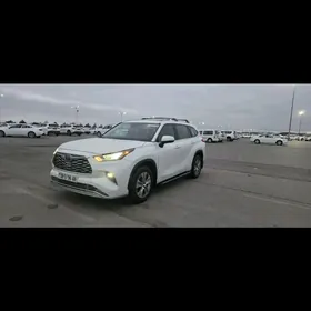 Toyota Highlander 2021