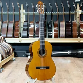 Gitara Yamaha C-40. Indonesia