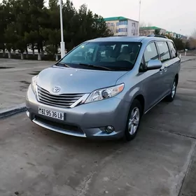 Toyota Sienna 2011