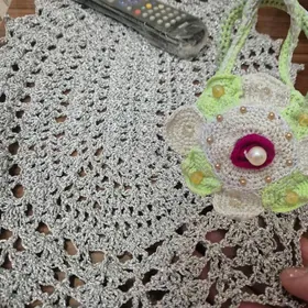 вязаная  накидка на тумбочек