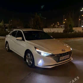 Hyundai Elantra 2022