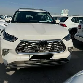 Toyota Highlander 2021