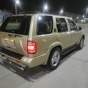 Nissan Pathfinder 2000