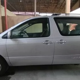 Toyota Sienna 2002