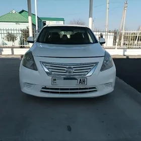 Nissan Versa 2012