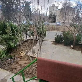 9 мкр 1 этаж 4 ком 72м²