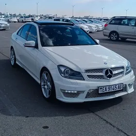 Mercedes-Benz C300 2011
